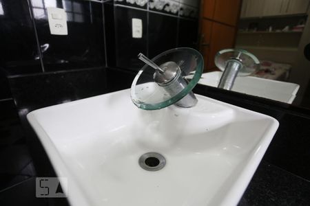 Casa à venda com 255m², 4 quartos e 4 vagas Casa à venda com 255m², 4 quartos e 4 vagasBanheiro da Suíte