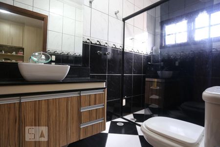 Casa à venda com 255m², 4 quartos e 4 vagas Casa à venda com 255m², 4 quartos e 4 vagasBanheiro da Suíte