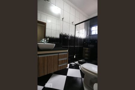 Casa à venda com 255m², 4 quartos e 4 vagas Casa à venda com 255m², 4 quartos e 4 vagasBanheiro da Suíte