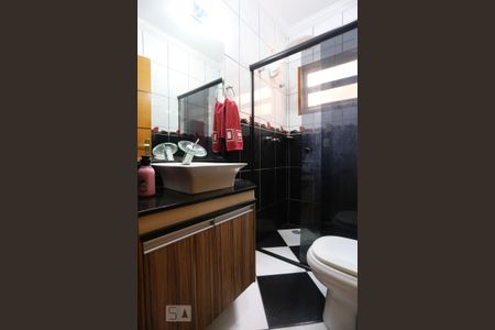 Casa à venda com 255m², 4 quartos e 4 vagas Casa à venda com 255m², 4 quartos e 4 vagasBanheiro Social