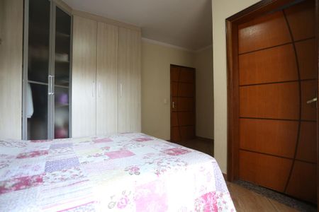 Casa à venda com 255m², 4 quartos e 4 vagas Casa à venda com 255m², 4 quartos e 4 vagasSuíte