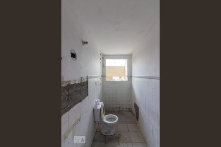 Banheiro de casa para alugar com 2 quartos, 70m² em Parque Peruche, São Paulo