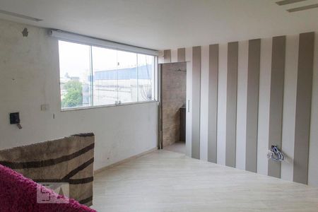 Sala de TV de casa à venda com 3 quartos, 200m² em Conceição, Diadema