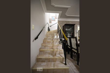 Escada de casa à venda com 3 quartos, 360m² em Jardim Luanda, São Paulo