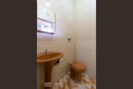 Banheiro de casa para alugar com 1 quarto, 50m² em Jardim Laone, São Paulo