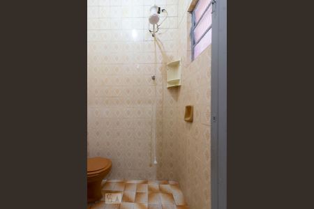 Banheiro de casa para alugar com 1 quarto, 50m² em Jardim Laone, São Paulo