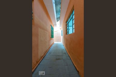 Corredor de casa para alugar com 1 quarto, 50m² em Jardim Laone, São Paulo