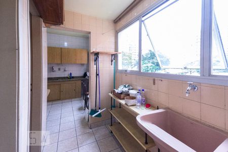 Apartamento à venda com 135m², 3 quartos e 2 vagas Apartamento à venda com 135m², 3 quartos e 2 vagasÁrea de Serviço