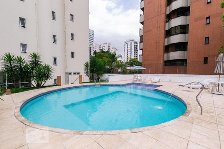 Apartamento à venda com 135m², 3 quartos e 2 vagas Apartamento à venda com 135m², 3 quartos e 2 vagasPiscina