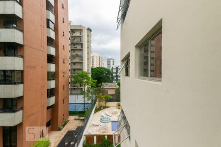 Vista de apartamento à venda com 3 quartos, 135m² em Moema, São Paulo