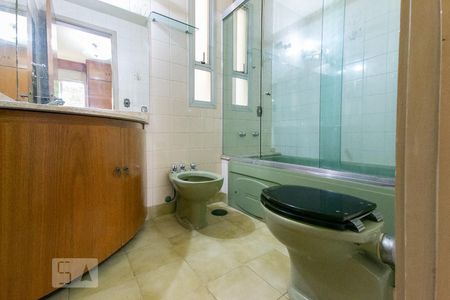 Apartamento à venda com 135m², 3 quartos e 2 vagas Apartamento à venda com 135m², 3 quartos e 2 vagasBanheiro da Suíte