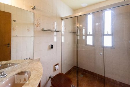 Apartamento à venda com 135m², 3 quartos e 2 vagas Apartamento à venda com 135m², 3 quartos e 2 vagasBanheiro 1