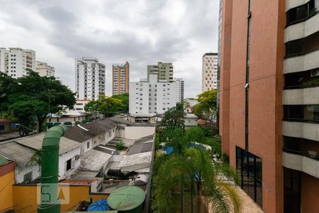 Vista de apartamento à venda com 3 quartos, 135m² em Moema, São Paulo