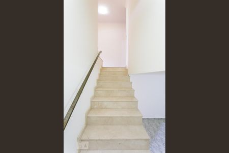 Escada de casa à venda com 3 quartos, 253m² em Vila Zelina, São Paulo