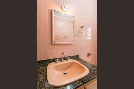 Casa à venda com 253m², 3 quartos e 2 vagasBanheiro Social