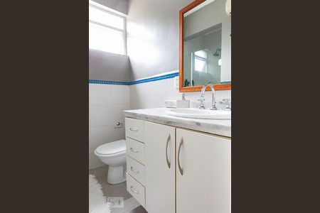 Banheiro de apartamento para alugar com 2 quartos, 80m² em Petrópolis, Porto Alegre