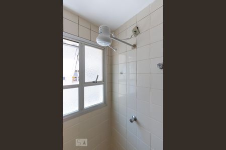 Banheiro da suíte de apartamento à venda com 1 quarto, 56m² em Centro, Campinas