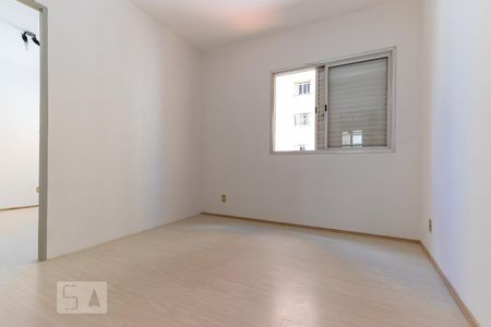 Quarto da suíte de apartamento para alugar com 1 quarto, 56m² em Centro, Campinas