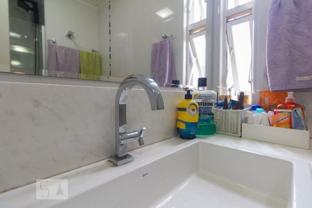 Banheiro de apartamento à venda com 3 quartos, 65m² em Vila Sofia, São Paulo
