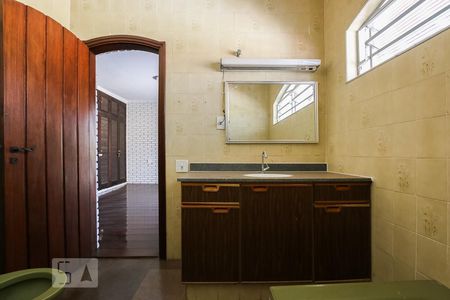 Casa à venda com 411m², 4 quartos e 4 vagasBanheiro do Quarto 1