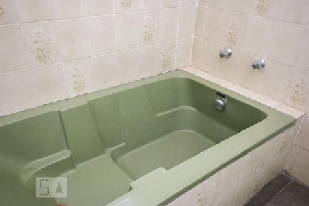 Casa à venda com 411m², 4 quartos e 4 vagasBanheiro do Quarto 1