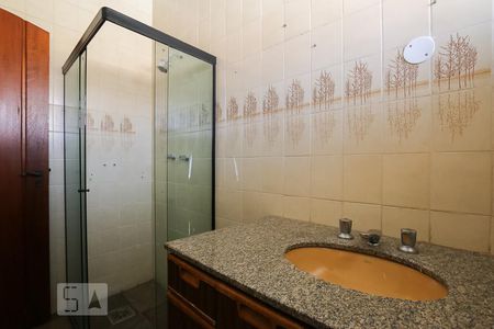 Casa à venda com 411m², 4 quartos e 4 vagasBanheiro do Quarto 2