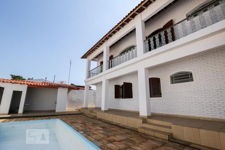 Casa à venda com 411m², 4 quartos e 4 vagasFundos