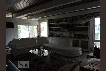 Casa para alugar com 800m², 5 quartos e 6 vagasSala