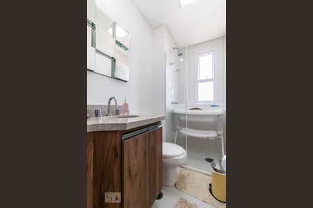 Banheiro do Corredor de apartamento à venda com 2 quartos, 76m² em Alphaville, Barueri