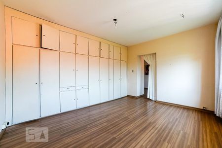 Casa à venda com 400m², 4 quartos e 2 vagasQuarto 1 Suíte