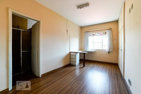 Casa à venda com 400m², 4 quartos e 2 vagasQuarto 2 Suíte