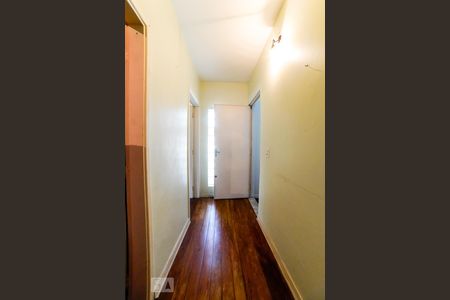 Casa à venda com 400m², 4 quartos e 2 vagasCorredor Quartos