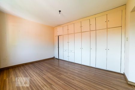 Casa à venda com 400m², 4 quartos e 2 vagasQuarto 1 Suíte