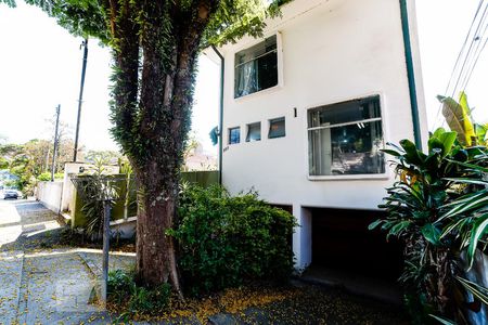 Casa à venda com 400m², 4 quartos e 2 vagasFachada