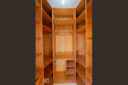 Apartamento para alugar com 80m², 2 quartos e 1 vagaCloset