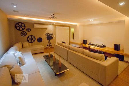 Apartamento para alugar com 130m², 3 quartos e 2 vagas Apartamento para alugar com 130m², 3 quartos e 2 vagasÁrea Comum - Sala de Cinema