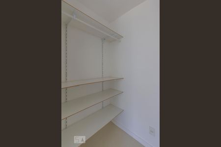 Apartamento para alugar com 130m², 3 quartos e 2 vagas Apartamento para alugar com 130m², 3 quartos e 2 vagasCloset do Quarto 1