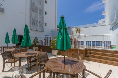 Apartamento para alugar com 130m², 3 quartos e 2 vagas Apartamento para alugar com 130m², 3 quartos e 2 vagasÁrea comum - Piscina