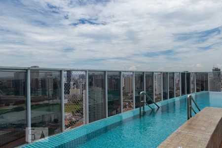 Studio à venda com 57m², 1 quarto e 1 vagaPiscina