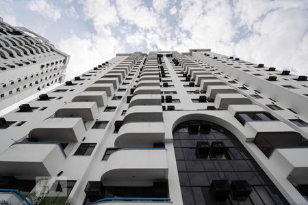 Apartamento para alugar com 67m², 2 quartos e 2 vagasFachada