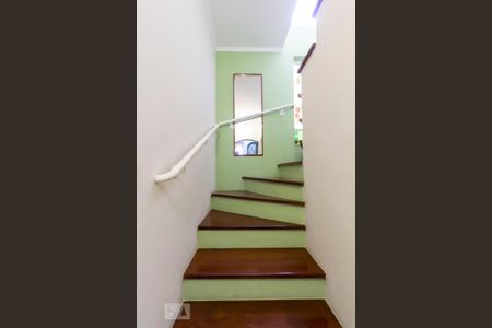Casa à venda com 380m², 3 quartos e 3 vagas Casa à venda com 380m², 3 quartos e 3 vagasEscada de Acesso Dormitorios