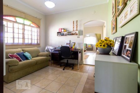 Casa à venda com 380m², 3 quartos e 3 vagas Casa à venda com 380m², 3 quartos e 3 vagasEscritório