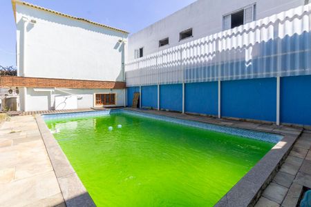 Casa à venda com 380m², 3 quartos e 3 vagas Casa à venda com 380m², 3 quartos e 3 vagasÁrea Externa - Piscina