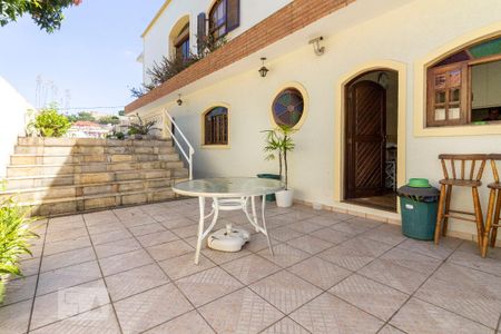 Casa à venda com 380m², 3 quartos e 3 vagas Casa à venda com 380m², 3 quartos e 3 vagasÁrea Externa