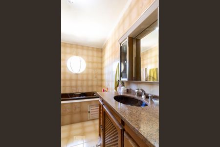 Casa à venda com 380m², 3 quartos e 3 vagas Casa à venda com 380m², 3 quartos e 3 vagasBanheiro Quarto 1 - Suite