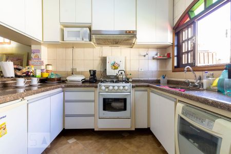 Casa à venda com 380m², 3 quartos e 3 vagas Casa à venda com 380m², 3 quartos e 3 vagasCozinha