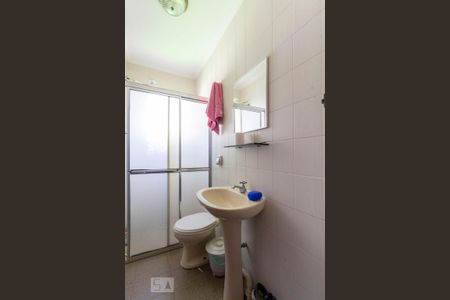 Casa à venda com 380m², 3 quartos e 3 vagas Casa à venda com 380m², 3 quartos e 3 vagasBanheiro de Serviço