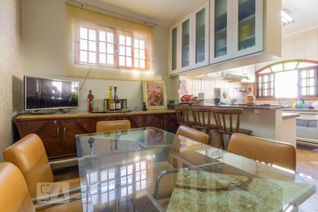 Casa à venda com 380m², 3 quartos e 3 vagas Casa à venda com 380m², 3 quartos e 3 vagasSala de Jantar