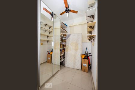 Closet de apartamento para alugar com 2 quartos, 65m² em Laranjeiras, Rio de Janeiro