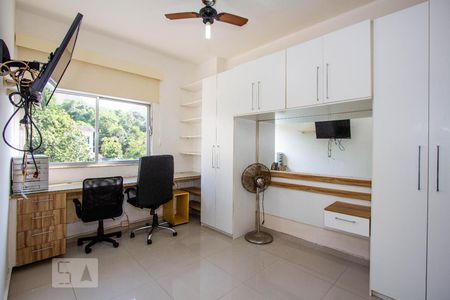 Suíte de apartamento à venda com 2 quartos, 65m² em Laranjeiras, Rio de Janeiro